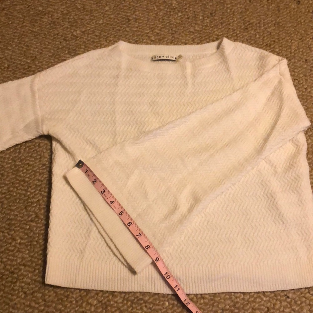 Alice & Olivia boxy and cropped white sweater - Picture 5 of 5